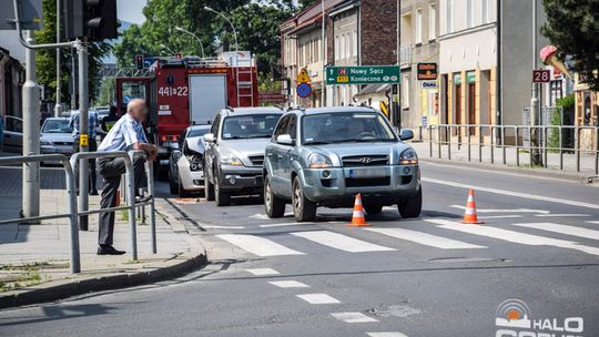 Stłuczka trzech pojazdów na Zawodziu