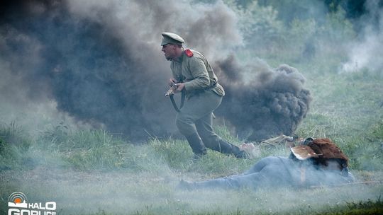 Dym, ogień, wystrzały i samoloty nad Sękową