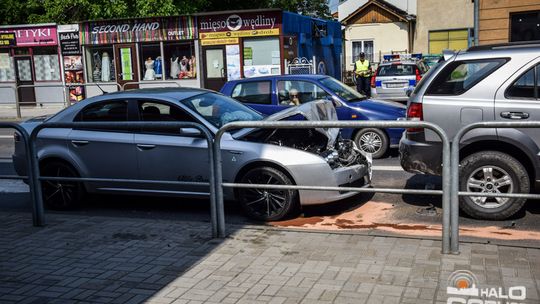 Stłuczka trzech pojazdów na Zawodziu