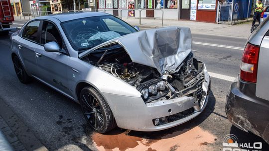 Stłuczka trzech pojazdów na Zawodziu