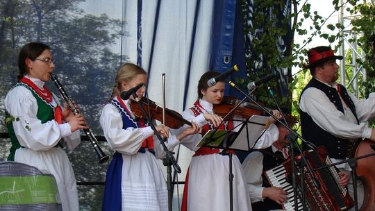 Występ RZT Pogórzanie podczas pikniku rodzinnego w Kwiatonowicach