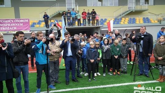 W Stróżach otwarto pierwszy w Polsce stadion dla niepełnosprawnych