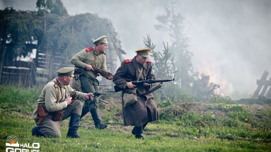 Dym, ogień, wystrzały i samoloty nad Sękową