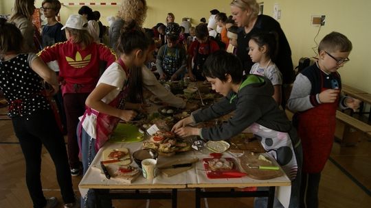 Program "Śniadanie daje moc" w Zespole Szkół w Ropicy Polskiej