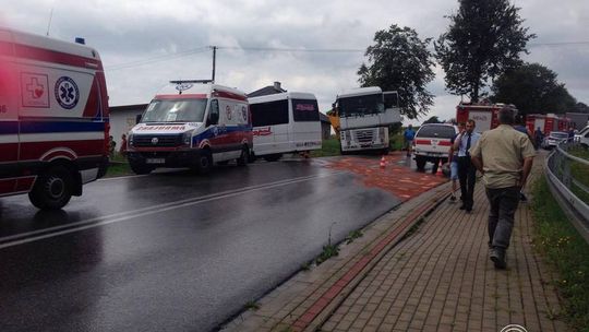 Kolizja z udziałem tirów i osobówek