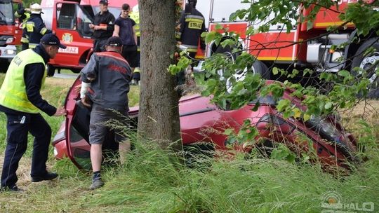 Peugeot na dachu w Rożnowicach (AKTUALIZACJA)