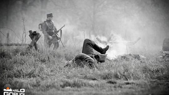 Dym, ogień, wystrzały i samoloty nad Sękową