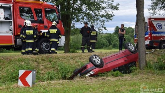 Peugeot na dachu w Rożnowicach (AKTUALIZACJA)