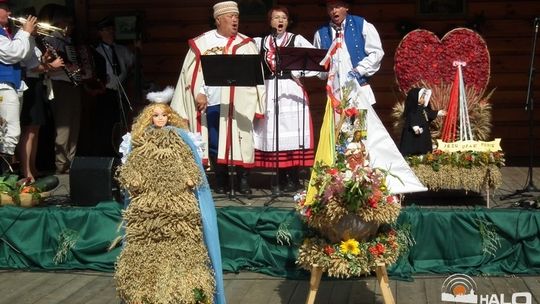 Czas na dożynki. Pierwsze świętowały Dominikowice.