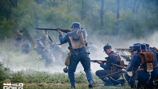 Dym, ogień, wystrzały i samoloty nad Sękową