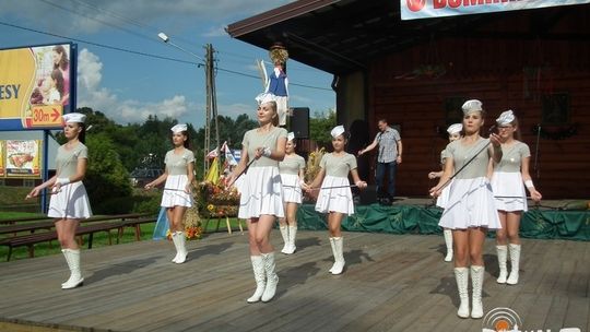 Czas na dożynki. Pierwsze świętowały Dominikowice.