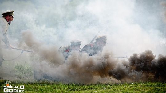 Dym, ogień, wystrzały i samoloty nad Sękową