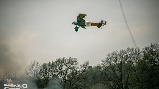 Dym, ogień, wystrzały i samoloty nad Sękową