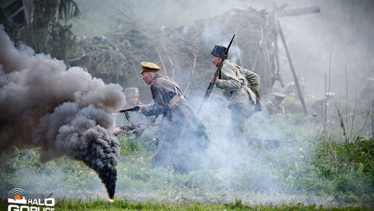 Dym, ogień, wystrzały i samoloty nad Sękową