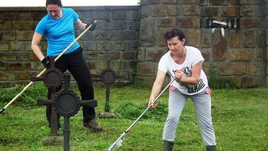 Uporządkowali dwa cmentarze wojenne w Ropicy Górnej