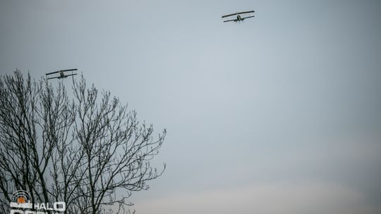 Dym, ogień, wystrzały i samoloty nad Sękową