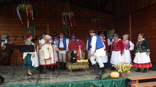 Czas na dożynki. Pierwsze świętowały Dominikowice.