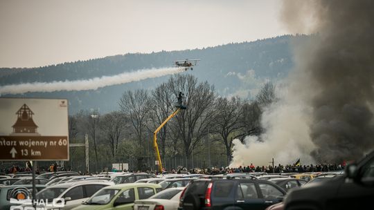 Dym, ogień, wystrzały i samoloty nad Sękową