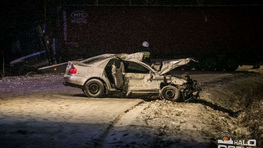 Poważny wypadek na feralnym zakręcie w Łużnej (aktualizacja)