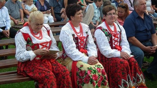 Czas na dożynki. Pierwsze świętowały Dominikowice.