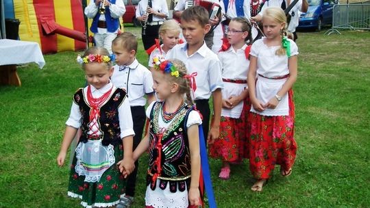 Czas na dożynki. Pierwsze świętowały Dominikowice.