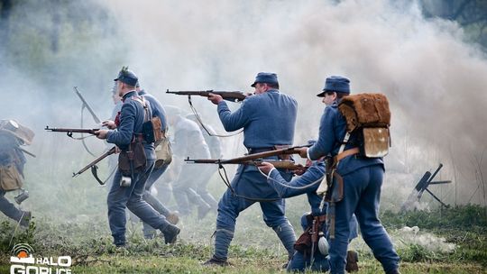 Dym, ogień, wystrzały i samoloty nad Sękową