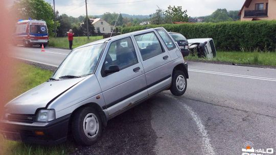 Kolizja daewoo z peugeotem w Dominikowicach (aktualizacja)