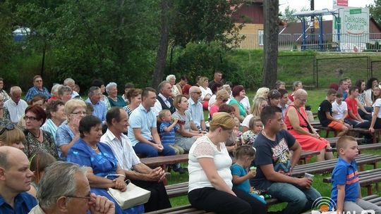 Czas na dożynki. Pierwsze świętowały Dominikowice.