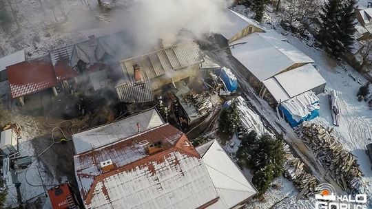 Pożar zabudowań w Ropicy Górnej