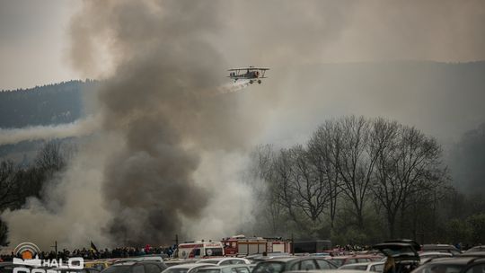 Dym, ogień, wystrzały i samoloty nad Sękową