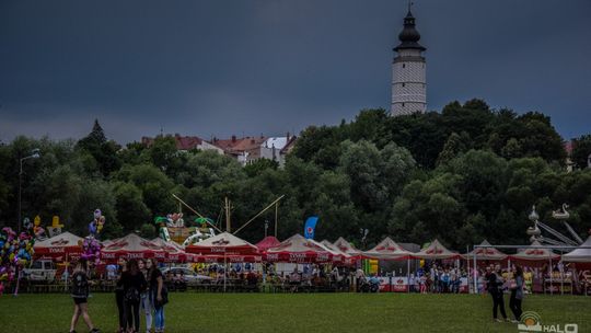 Bayer Full rozgonił chmury