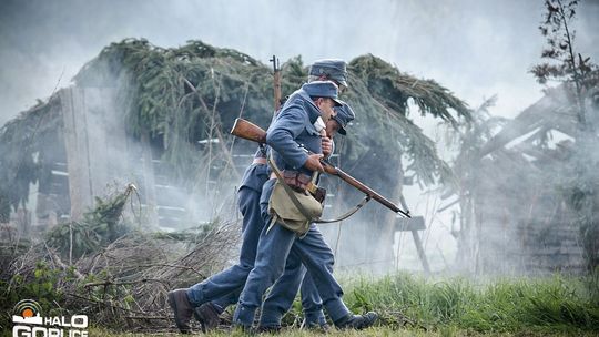 Dym, ogień, wystrzały i samoloty nad Sękową