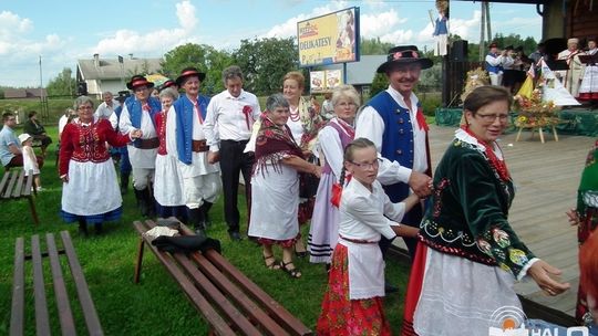 Czas na dożynki. Pierwsze świętowały Dominikowice.