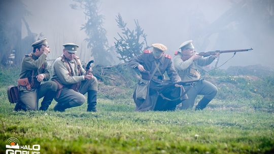 Dym, ogień, wystrzały i samoloty nad Sękową