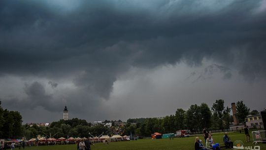 Bayer Full rozgonił chmury