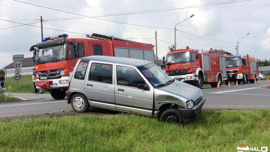 Kolizja daewoo z peugeotem w Dominikowicach (aktualizacja)