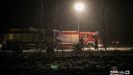 Poważny wypadek na feralnym zakręcie w Łużnej (aktualizacja)