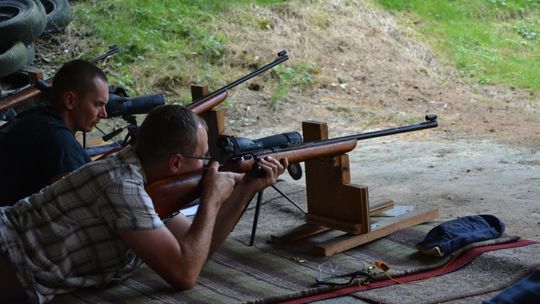 Kobieta ze strzeleckim Pucharem Burmistrza Miasta Gorlice