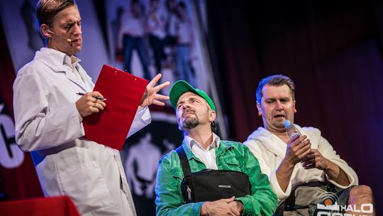 Skecze, gagi i mnóstwo humoru. Kabaret Młodych Panów wystąpił w Bieczu