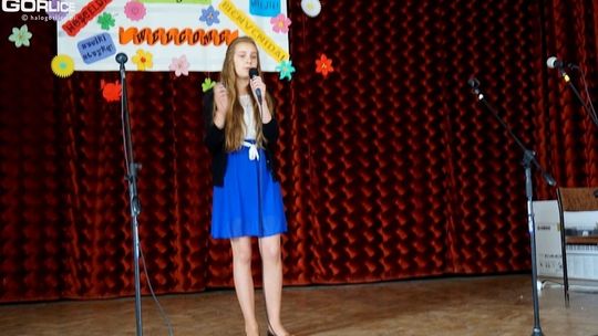 Śpiewająca młodzież w Kobylance