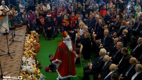 W Stróżach odbył się XII finał akcji "Zostań Świętym Mikołajem"