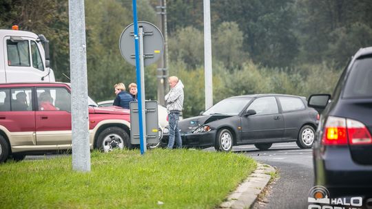 Stłuczka, mandaty, korek na obwodnicy. Wtorek w Gorlicach