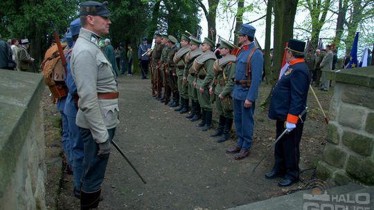 2013/05.02-sekowa-rekonstrukcja/05.02-cmentarz-sekowa1