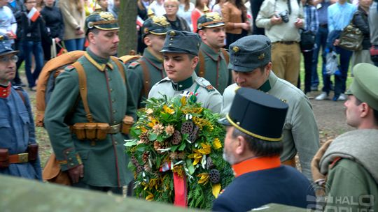 2013/05.02-sekowa-rekonstrukcja/05.02-cmentarz-sekowa1