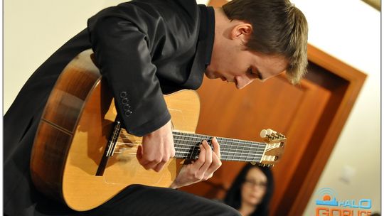 2012/02.09-gitara-szymbark