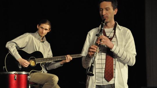 2011/2011-acoustic-acrobats