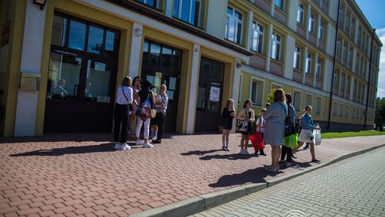 Miejskie rozpoczęcie roku szkolnego w SP 4 w Gorlicach (1 września 2022)