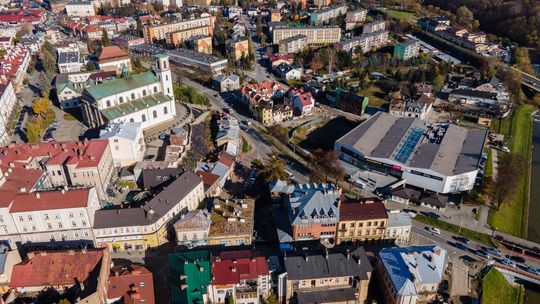 Skarpa przy gorlickiej Bazylice Mniejszej w Gorlicach (8 listopada 2022)