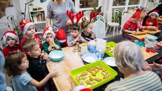Wizyta dzieci w DPS w Gorlicach (14 grudnia 2023)