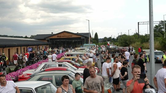 Zlot pojazdów zabytkowych w Binarowej przyciągnął tłumy odwiedzających